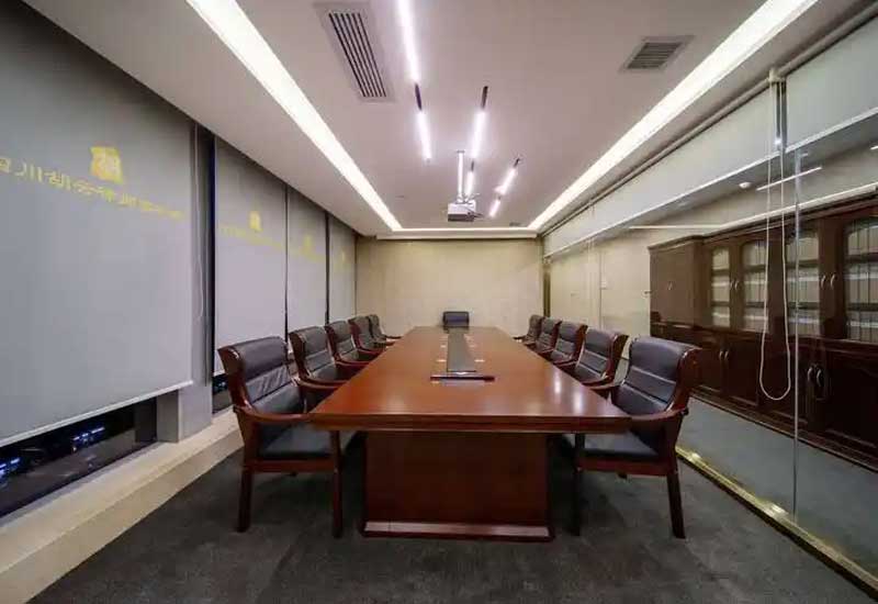 鄭州律師事務所裝修如何營造專業感？胡桃木+黃銅 